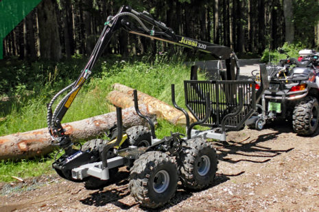 ATV čtyřkolka s vyvážečkou dřeva Vahva Jussi jako nástroj pro soustřeďování dřeva z výchovných těžeb – testování a výzkum
