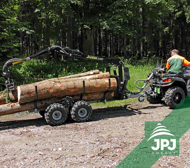 ATV Vyvážečka Vahva Jussi s dosahem hydraulické ruky 3,2 m a 4WD pohonem