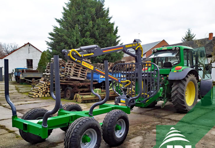 Vyvážečka Farma CT 4,6-7 a John Deere