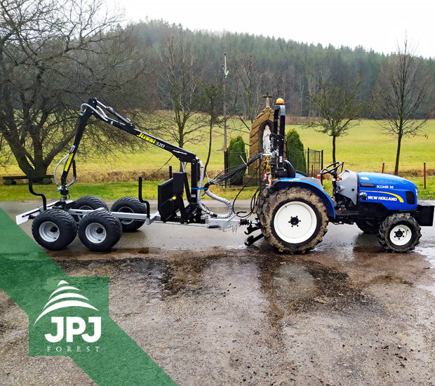 Vyvážečka Vahva Jussi 2000+_320 a malotraktor New Holland