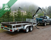 Silniční speciál JPJ Forest - přívěs Vezeko s hydraulickou rukou VJ 320 a Dodge RAM
